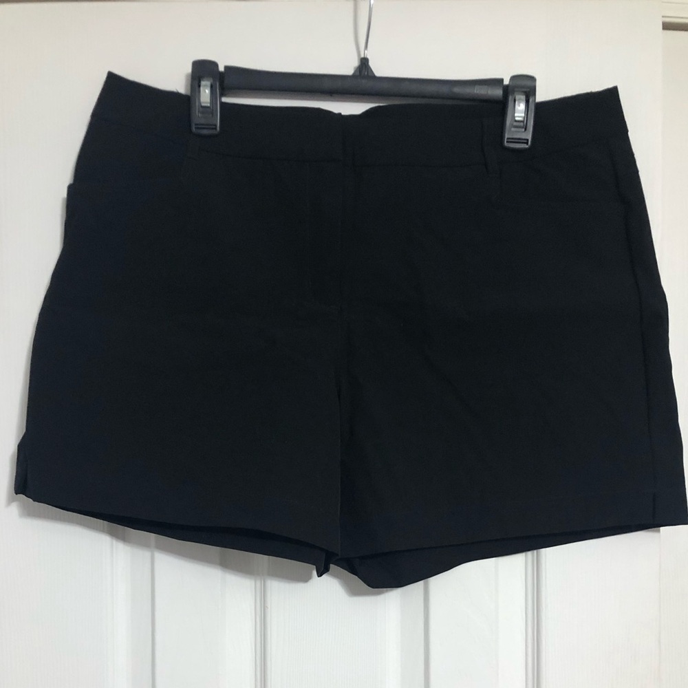 Willit‎ black nylon spandex shorts women’s size 16
90% nylon 10% spandex stretch